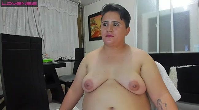 curvy_sophia