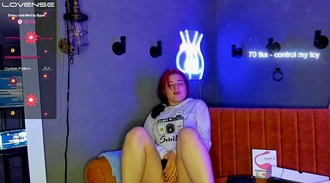 emma_boobs1