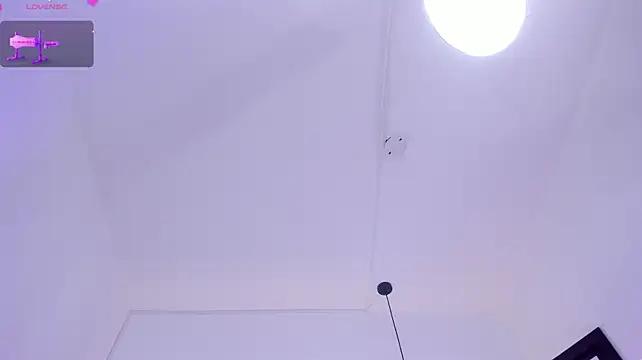 emma_white_01