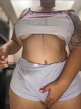 latina_curvy22