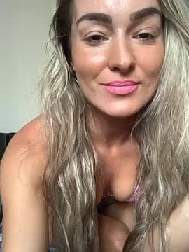 sexyChanelBee