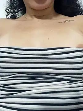 venuseyes25